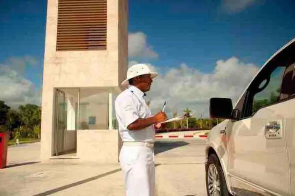 Luxury Apartment With M Benz And & Driver Included location