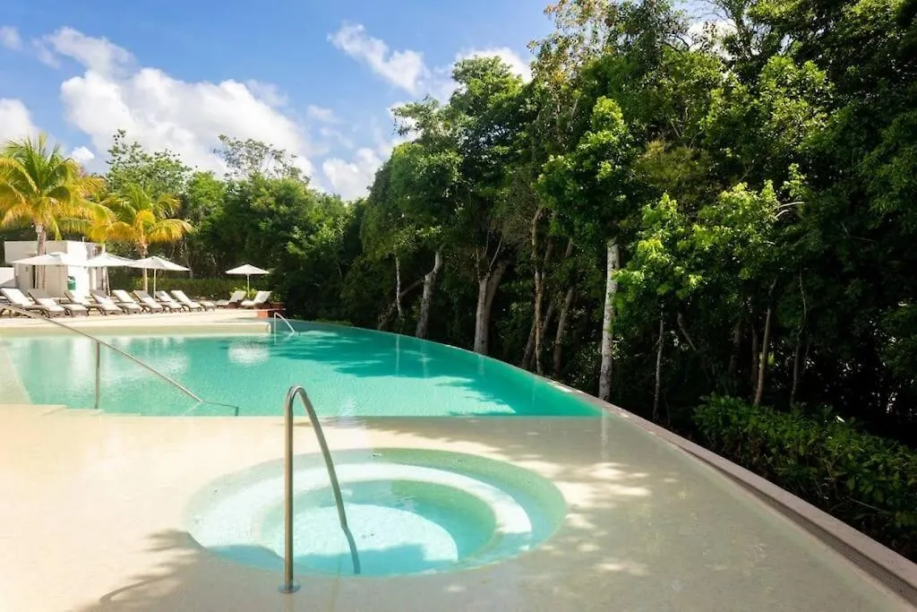 Luxury Apartment With M Benz And & Driver Included Akumal 0*,